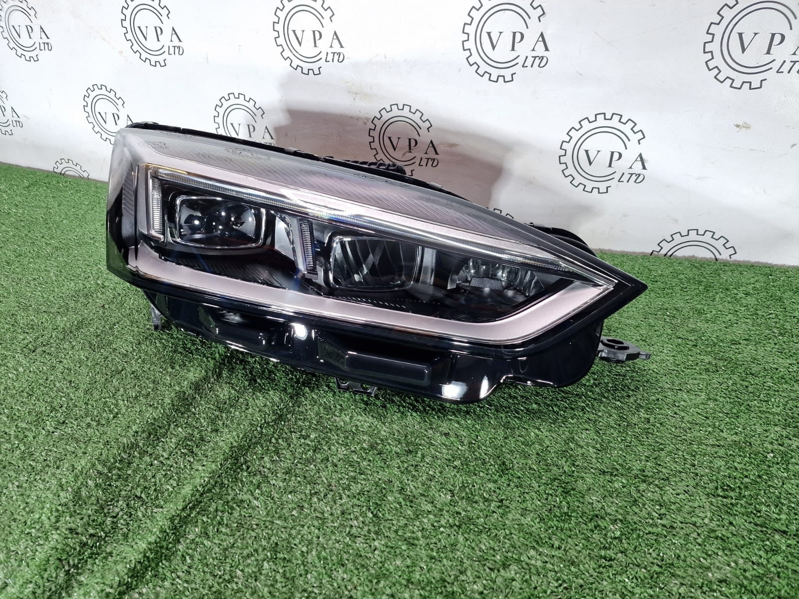 NEW! AUDI A5 / S5 B9 2016 - 2019 OS RIGHT SIDE FULL LED MATRIX HEADLIGHT