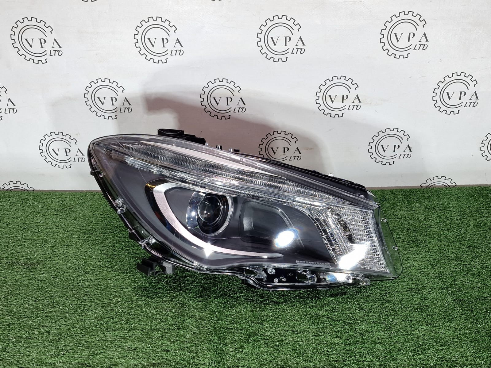 NEW! MERCEDES BENZ CLA W117 / C117 2013 - 2016 OS RIGHT SIDE BI XENON HEADLIGHT