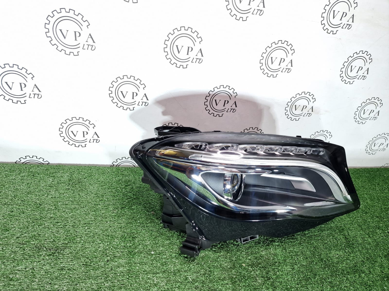 NEW! MERCEDES BENZ GLA W156 / X156 2014-16 OS RIGHT SIDE BI XENON LED HEADLIGHT