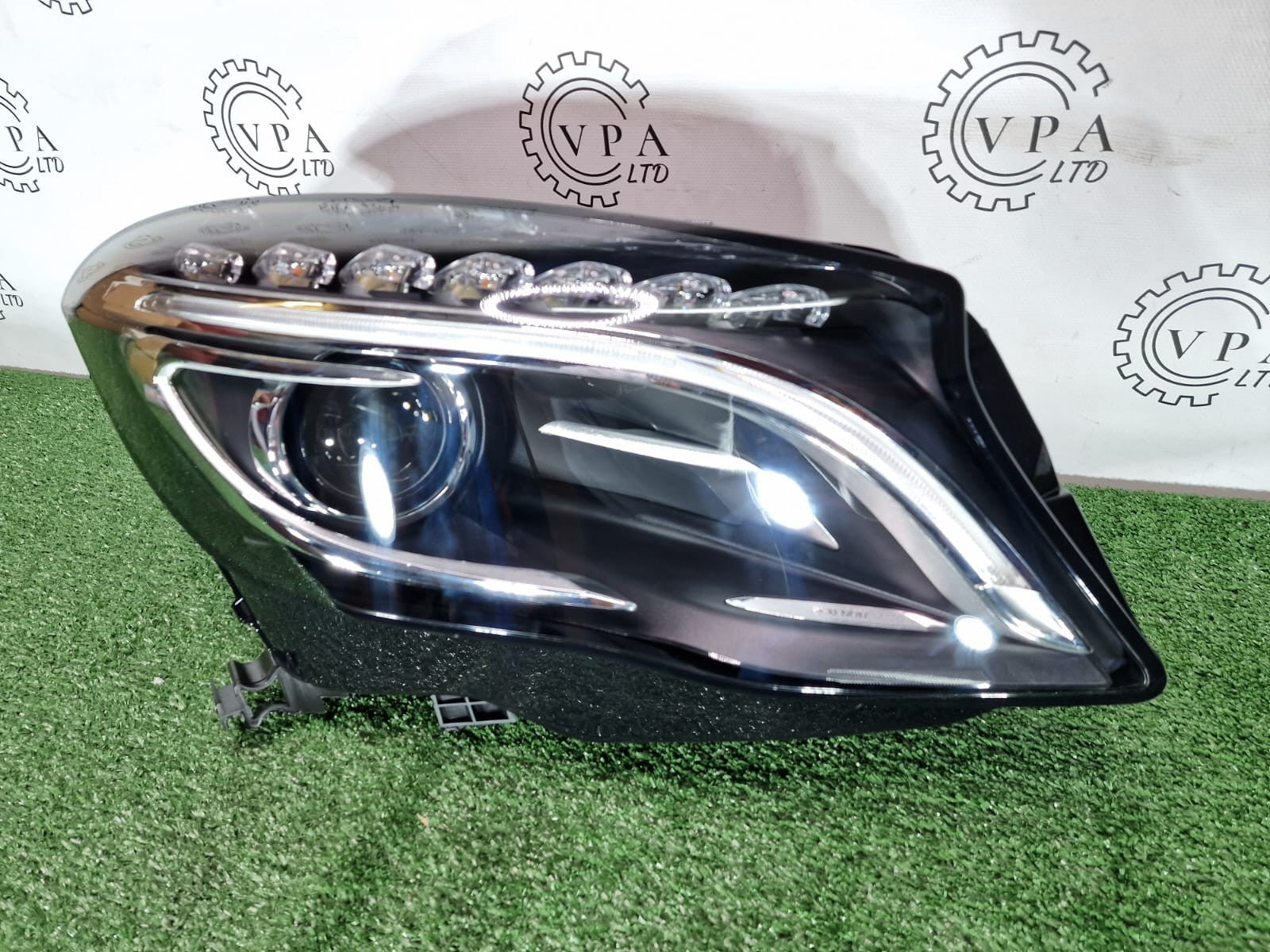 NEW! MERCEDES BENZ GLA W156 / X156 2014-16 OS RIGHT SIDE BI XENON LED HEADLIGHT