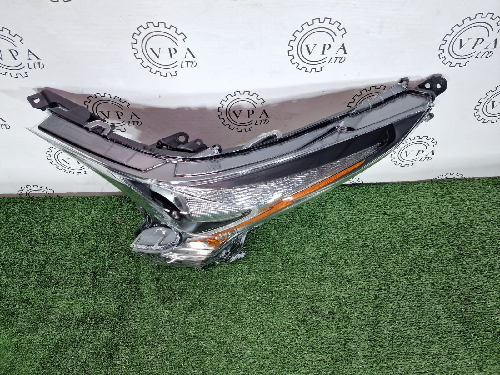 BRAND NEW! TOYOTA PRIUS 2016-19 NSF LEFT PASSENGER SIDE XENON HEADLIGHT