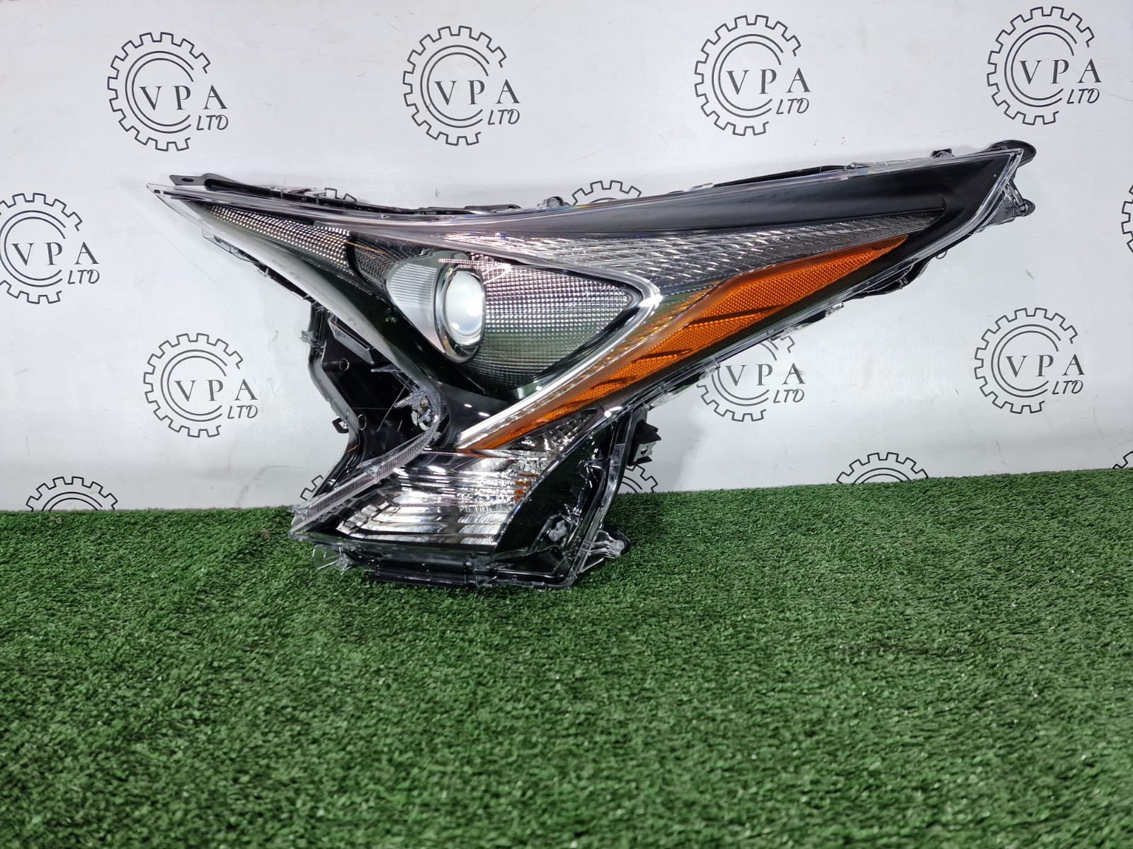 BRAND NEW! TOYOTA PRIUS 2016-19 NSF LEFT PASSENGER SIDE XENON HEADLIGHT