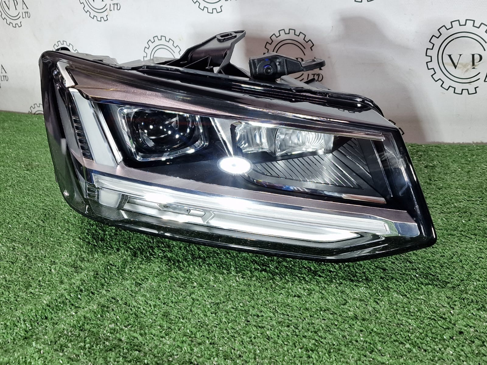BRAND NEW! AUDI Q2 2018-21 OSF RIGHT DRIVER SIDE FULL LED HEADLIGHT