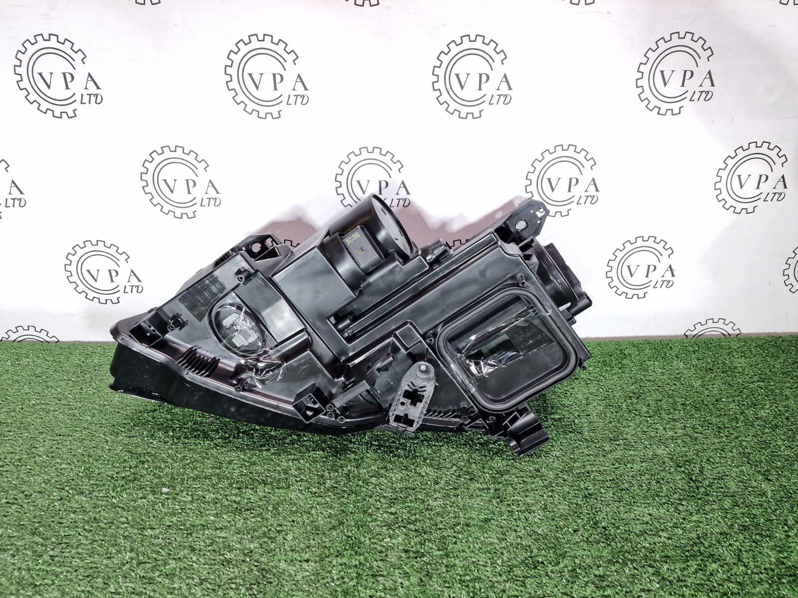 NEW! MERCEDES BENZ GLA W156 / X156 2014-16 OS RIGHT SIDE BI XENON LED HEADLIGHT