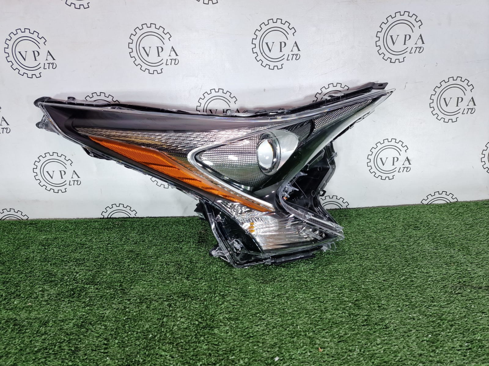 BRAND NEW! TOYOTA PRIUS 2016-19 OSF RIGHT DRIVER SIDE XENON HEADLIGHT