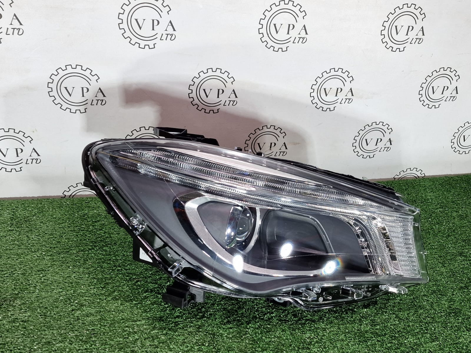 NEW! MERCEDES BENZ CLA W117 / C117 2013 - 2016 OS RIGHT SIDE BI XENON HEADLIGHT