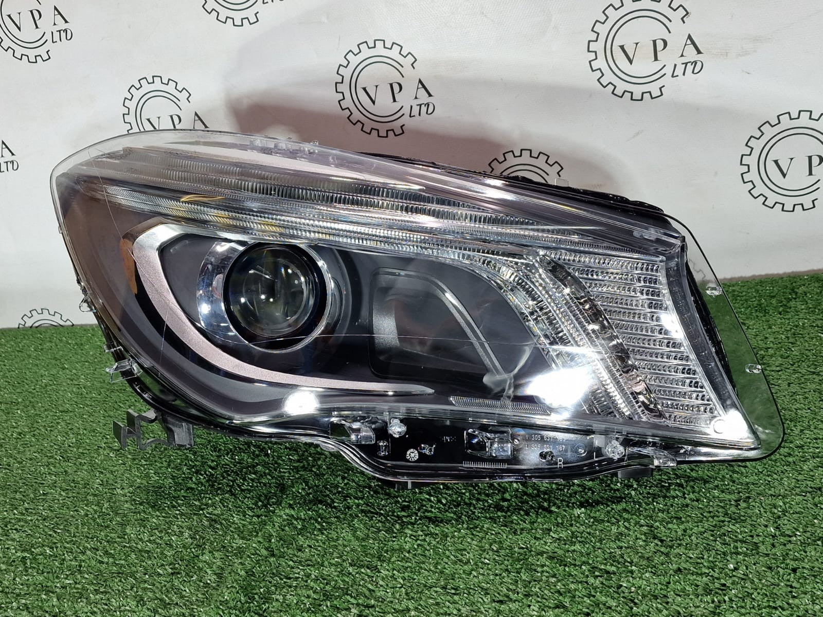 NEW! MERCEDES BENZ CLA W117 / C117 2013 - 2016 OS RIGHT SIDE BI XENON HEADLIGHT
