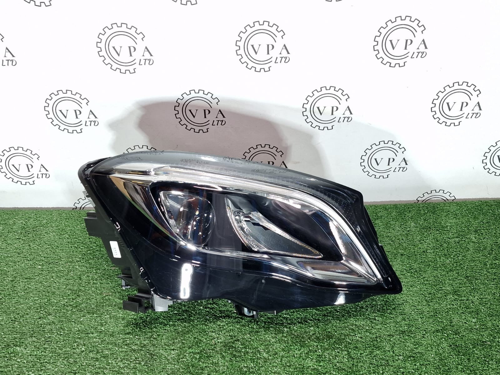 NEW! MERCEDES BENZ GLA W156 2016-19 OS RIGHT SIDE LED HIGH PERFORMANCE HEADLIGHT