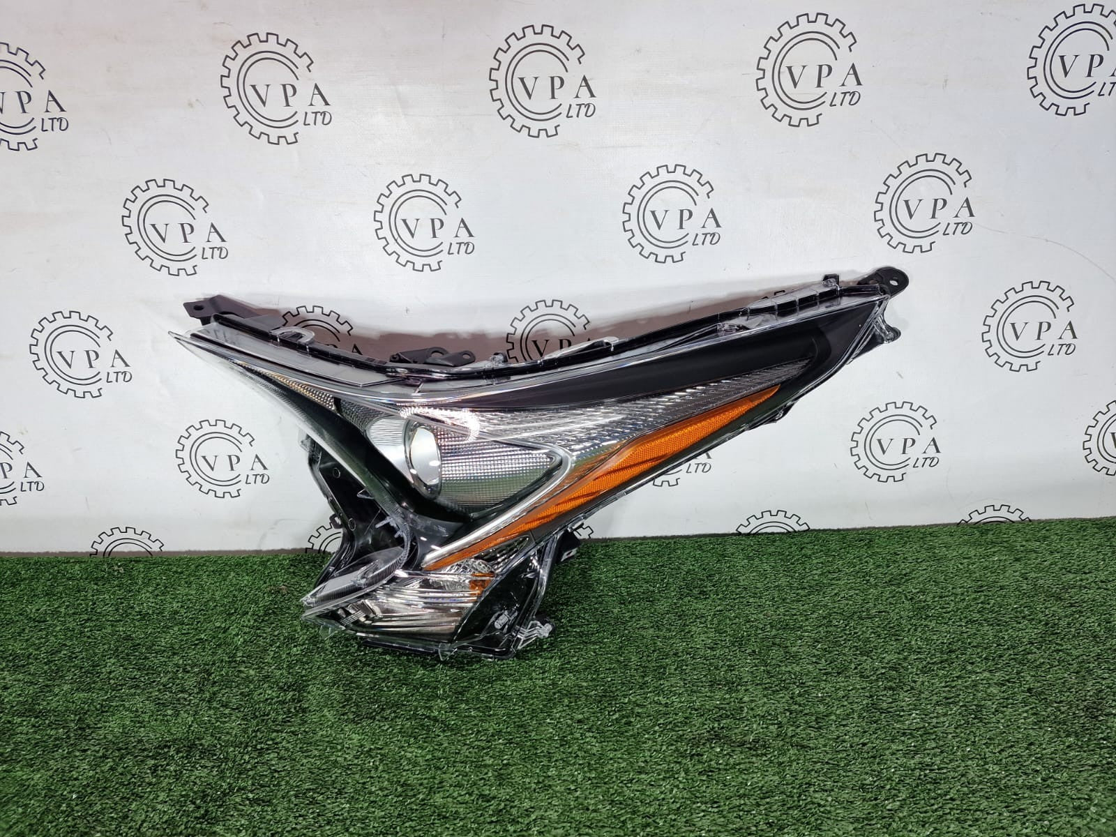 BRAND NEW! TOYOTA PRIUS 2016-19 NSF LEFT PASSENGER SIDE XENON HEADLIGHT