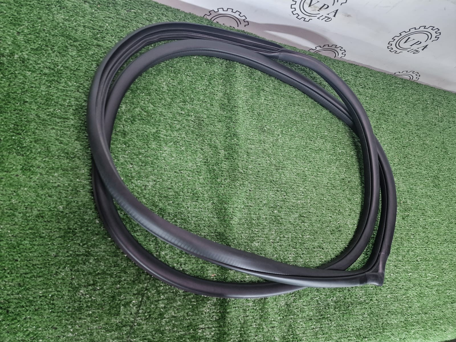 NEW GENUINE KIA NIRO 2016 - 2022 REAR LEFT BODY SIDE DOOR RUBBER  83110 G5000