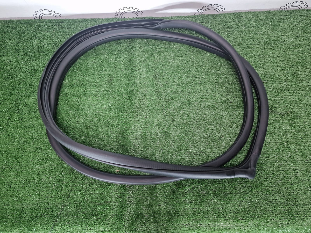 NEW GENUINE KIA NIRO 2016 - 2022 REAR LEFT BODY SIDE DOOR RUBBER  83110 G5000