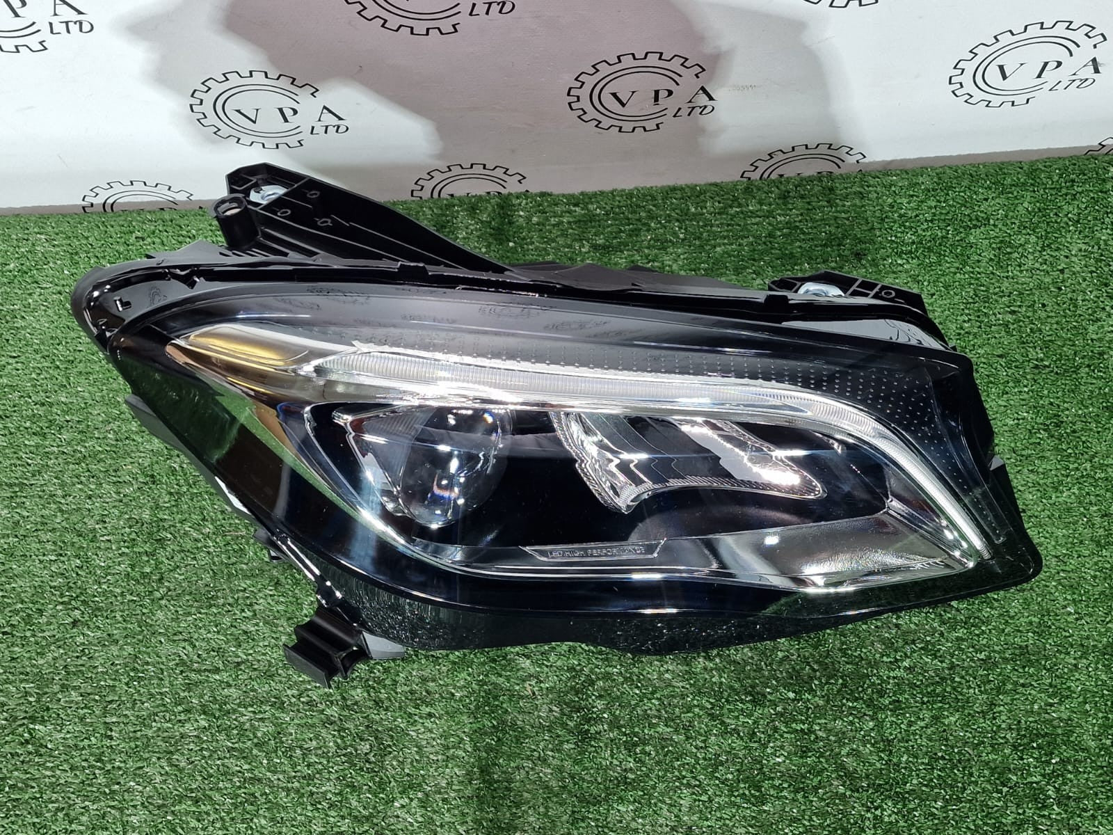 NEW! MERCEDES BENZ GLA W156 2016-19 OS RIGHT SIDE LED HIGH PERFORMANCE HEADLIGHT