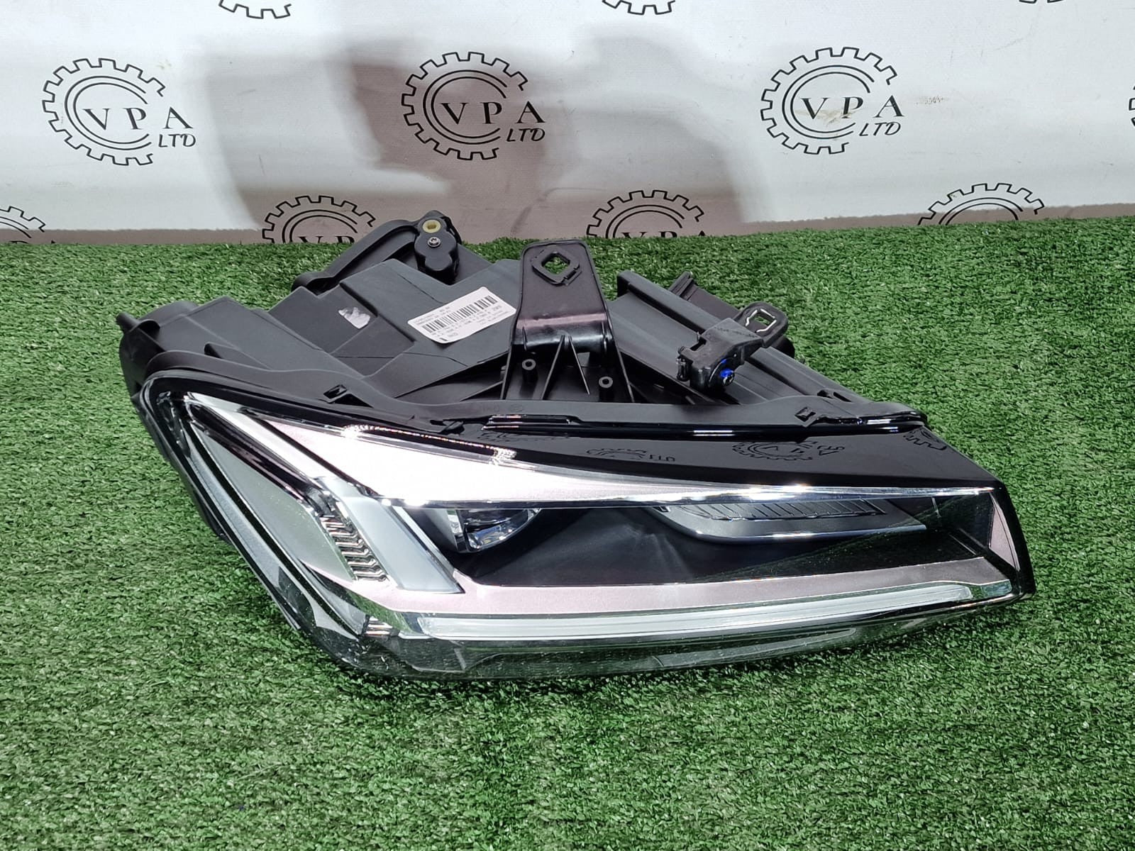 BRAND NEW! AUDI Q2 2018-21 OSF RIGHT DRIVER SIDE FULL LED HEADLIGHT