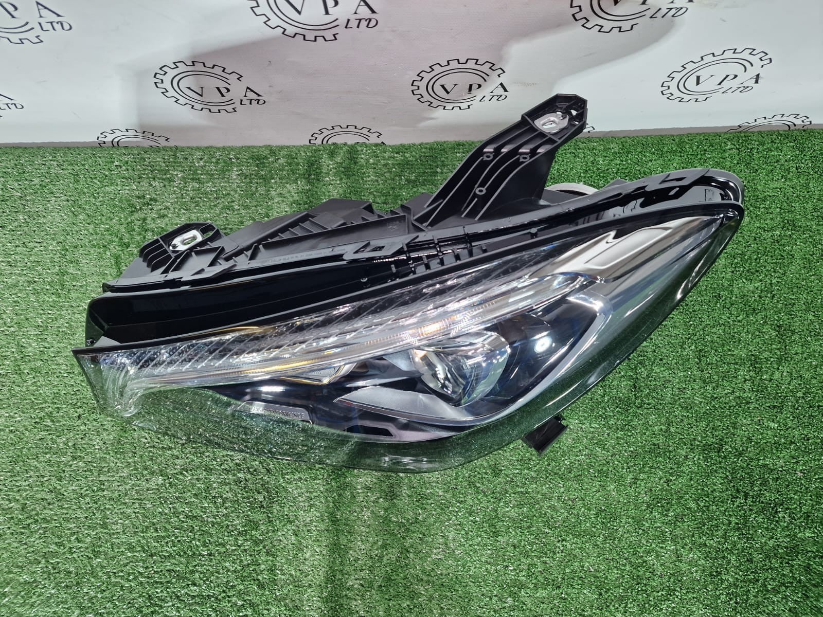NEW! MERCEDES BENZ CLA W117 / C117 2016-2019  NS LEFT SIDE LED HEADLIGHT