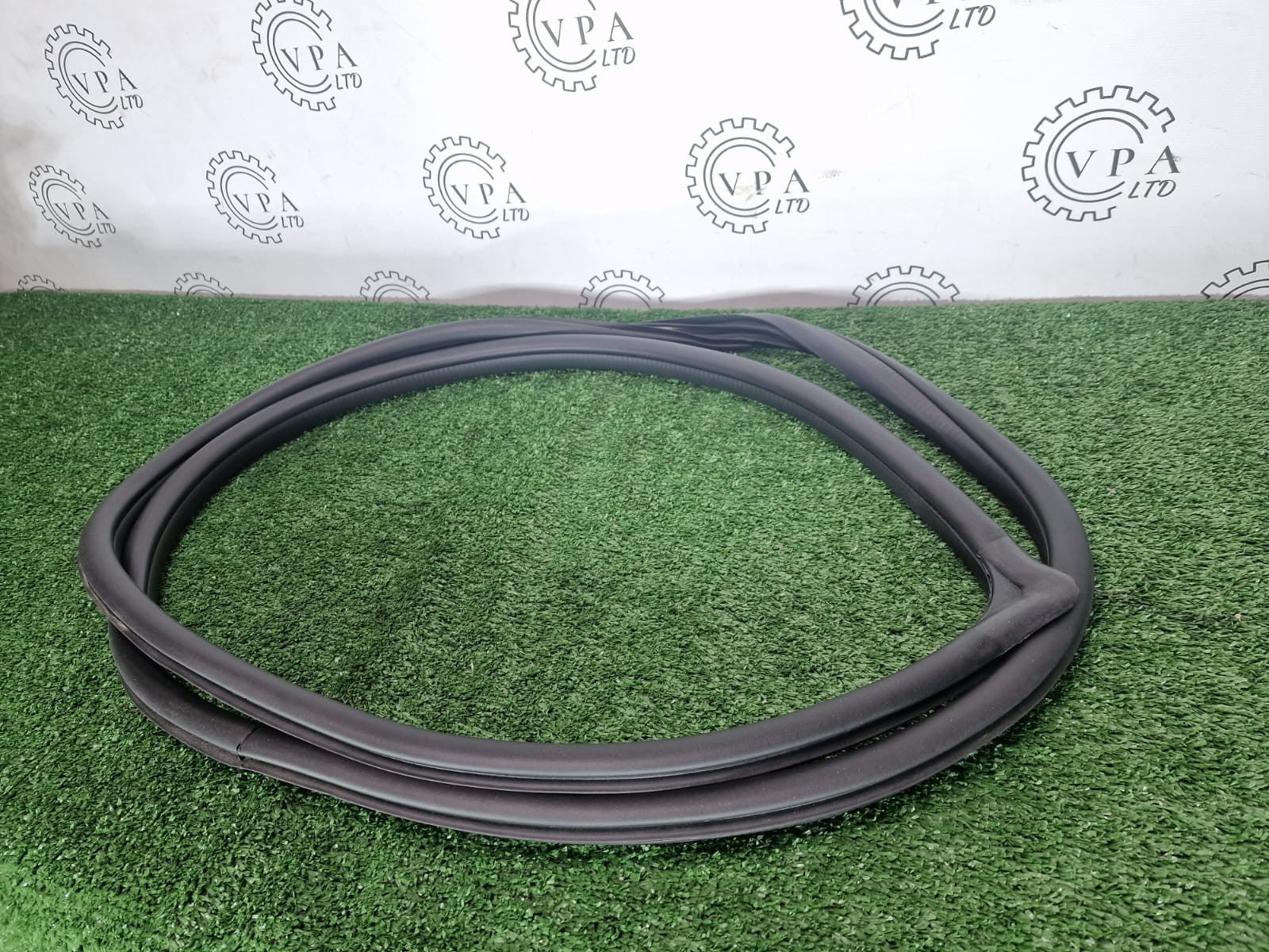 NEW GENUINE KIA NIRO  2016 - 22 REAR RIGHT BODY SIDE DOOR RUBBER 83120 G5000