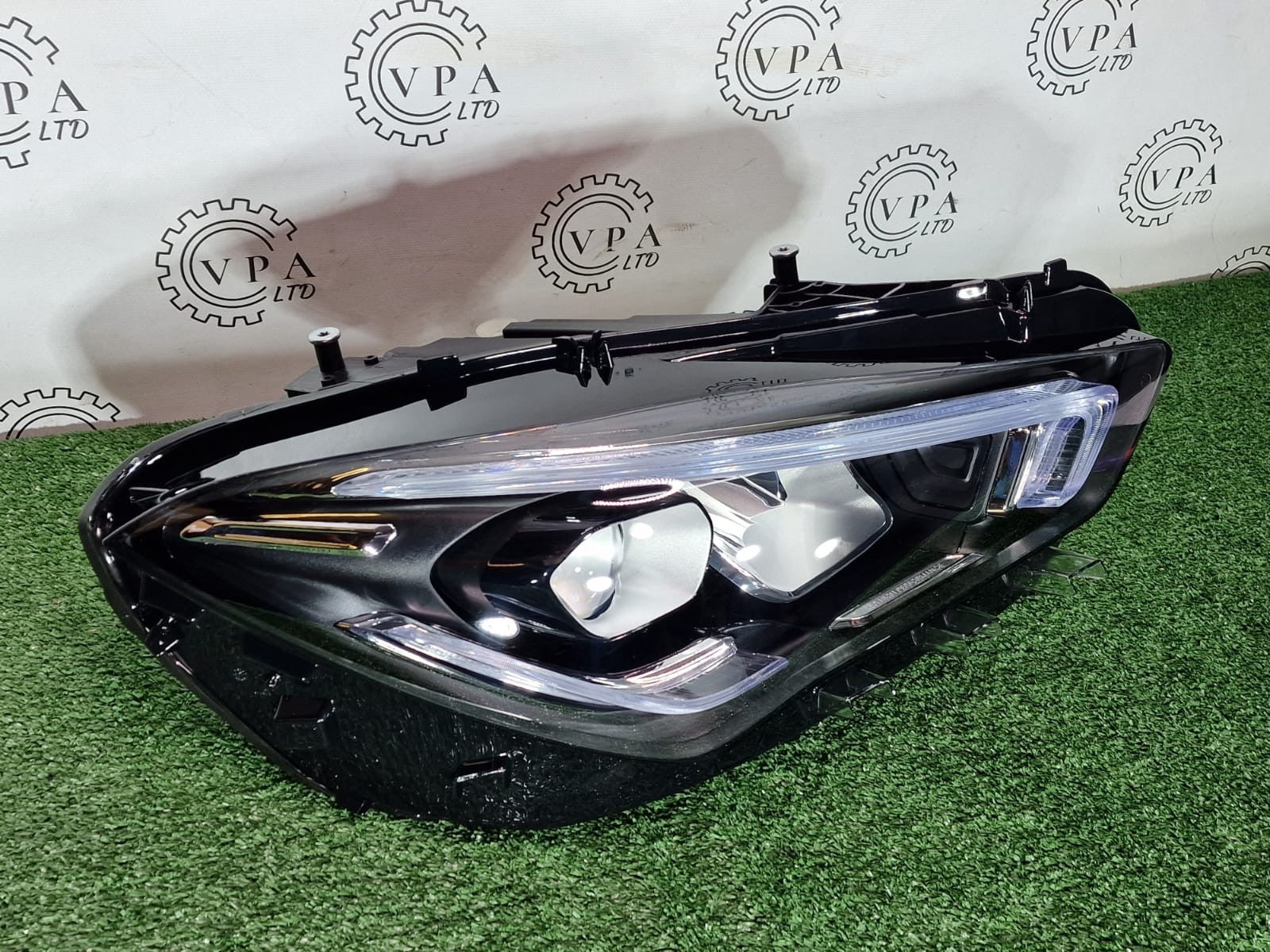 NEW! MERCEDES BENZ CLA W118 / C118 2019-23 OS RIGHT SIDE FULL LED HEADLIGHT