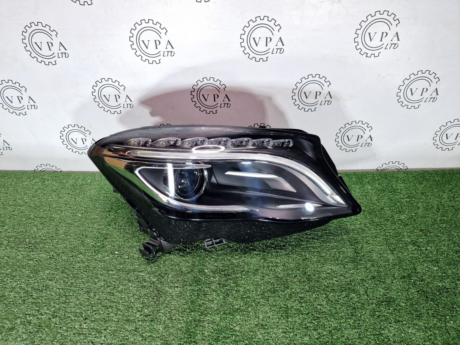 NEW! MERCEDES BENZ GLA W156 / X156 2014-16 OS RIGHT SIDE BI XENON LED HEADLIGHT