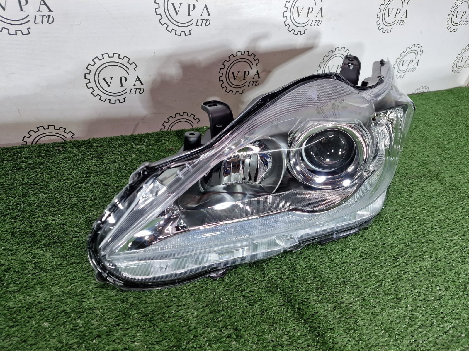 BRAND NEW! LEXUS CT200 2011-17 NSF LEFT PASSENGER SIDE XENON HEADLIGHT