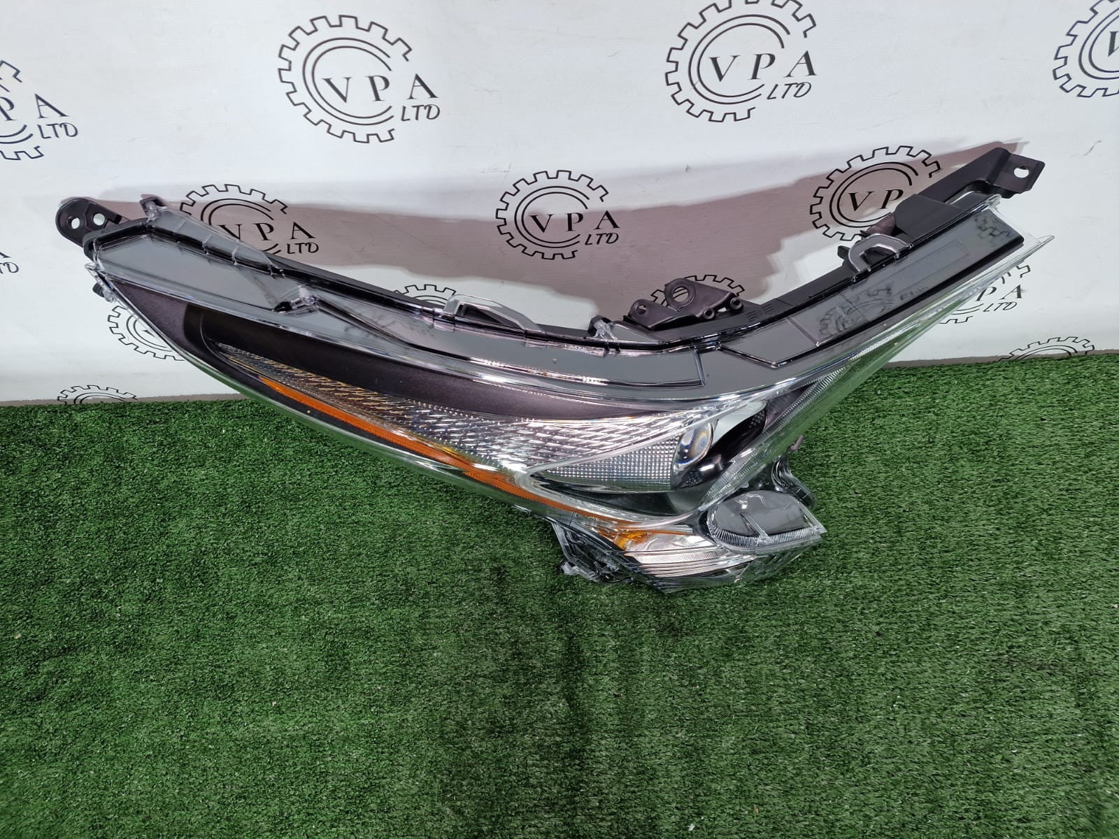 BRAND NEW! TOYOTA PRIUS 2016-19 OSF RIGHT DRIVER SIDE XENON HEADLIGHT