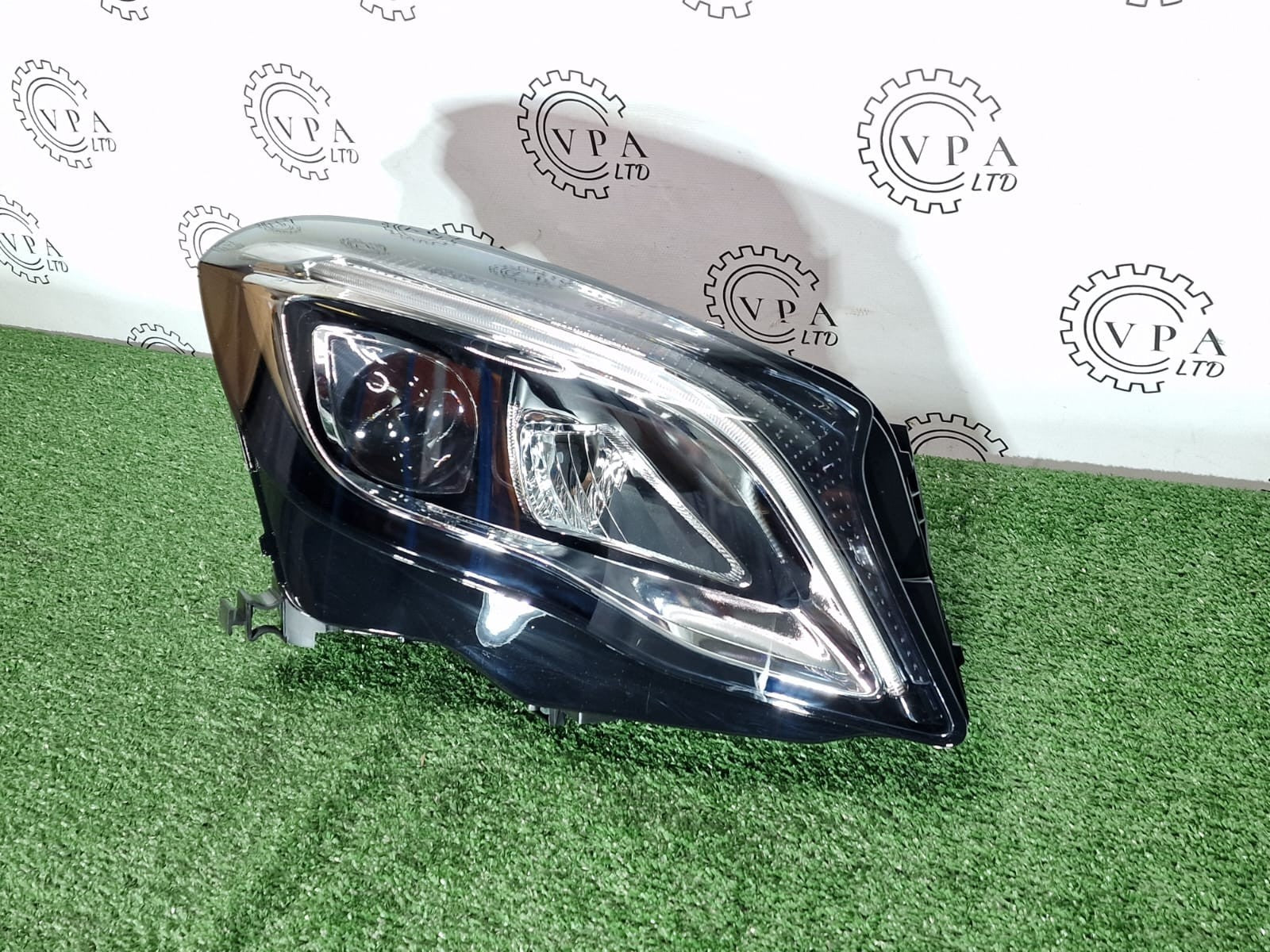 NEW! MERCEDES BENZ GLA W156 2016-19 OS RIGHT SIDE LED HIGH PERFORMANCE HEADLIGHT