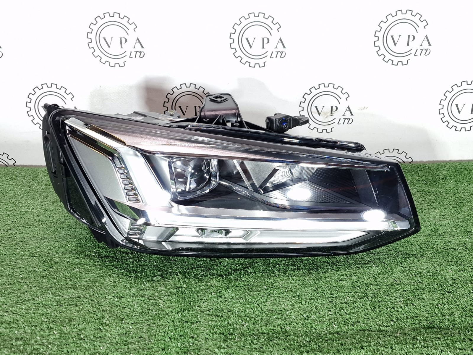 BRAND NEW! AUDI Q2 2018-21 OSF RIGHT DRIVER SIDE FULL LED HEADLIGHT