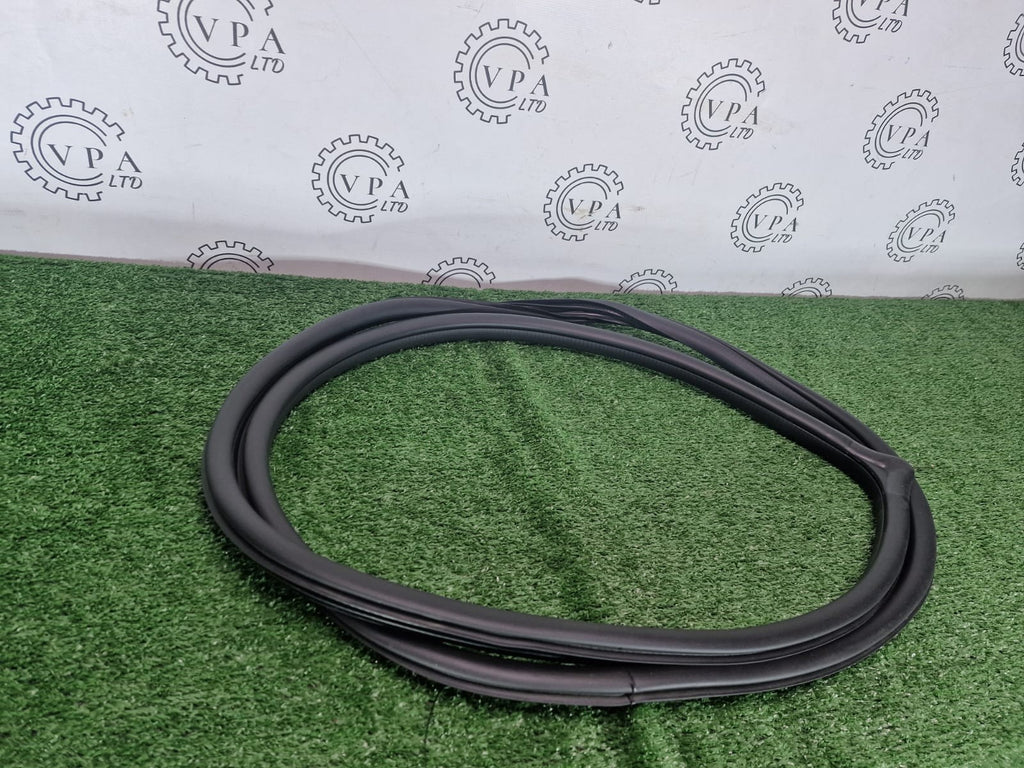 NEW GENUINE KIA NIRO  2016 - 22 REAR RIGHT BODY SIDE DOOR RUBBER 83120 G5000