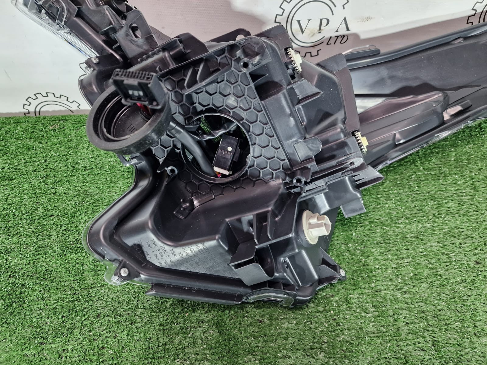 BRAND NEW! TOYOTA PRIUS 2016-19 OSF RIGHT DRIVER SIDE XENON HEADLIGHT